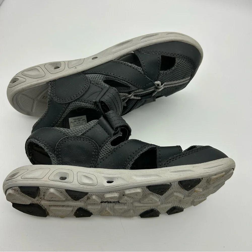 Columbia Kids' size‎ 3 Gray strapped Sandals. water hiking play great condition